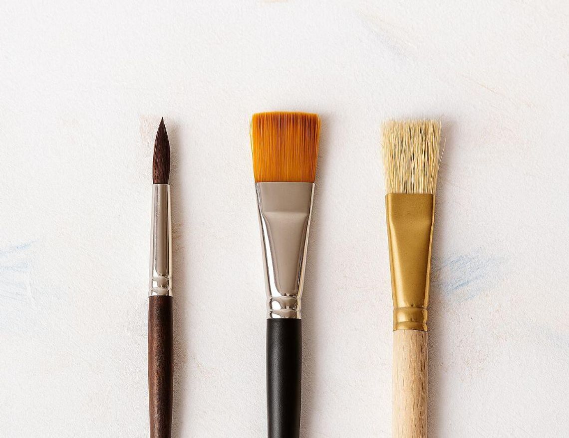 Zestaw pędzli to dopiero początek – co jeszcze warto mieć, by malować wygodnie i świadomie?