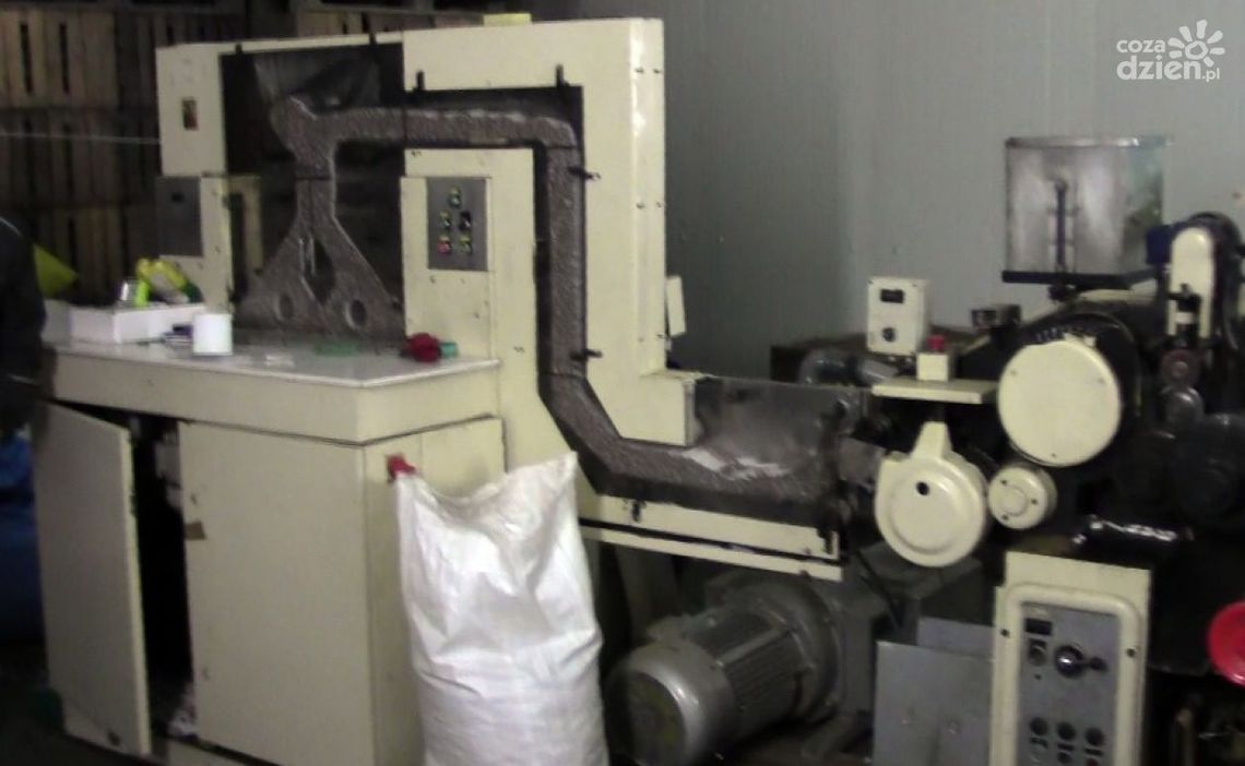 Zlikwidowali nielegalną fabrykę papierosów (VIDEO)