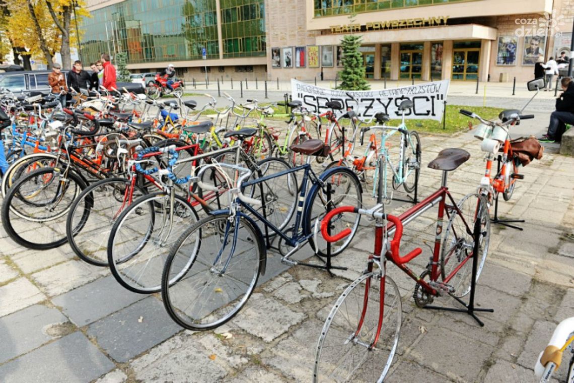 Zlot rowerów epoki PRL-u