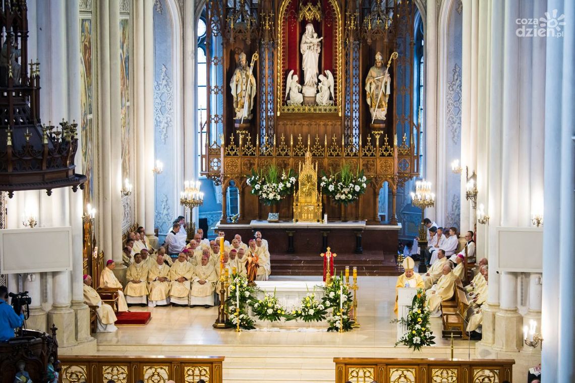 Złoty jubileusz święceń kapłańskich bp. Tomasika i bp. Odzimka. Złoty jubileusz święceń kapłańskich bp. Tomasika i bp. Odzimka.