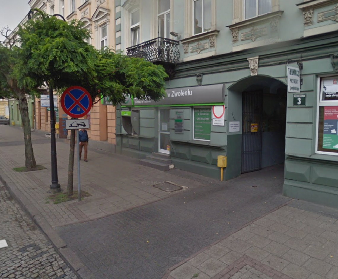 Zmarł na chodniku, pomimo reanimacji