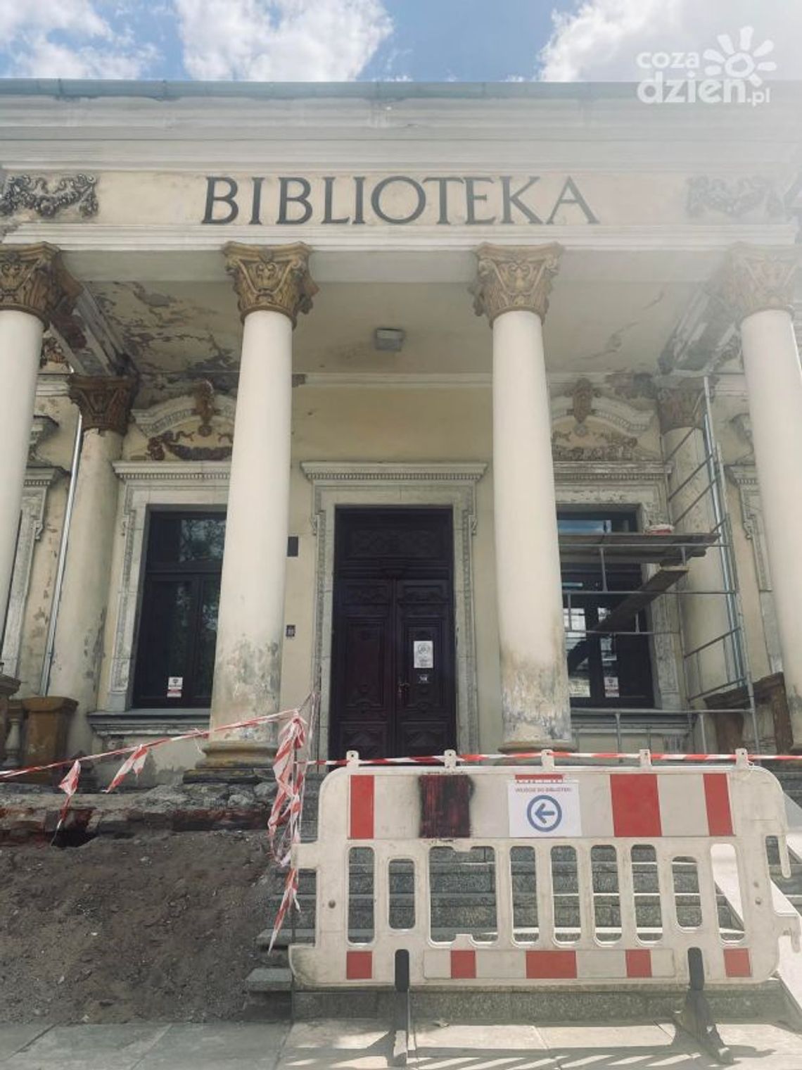 Zmiana głównego wejścia do biblioteki