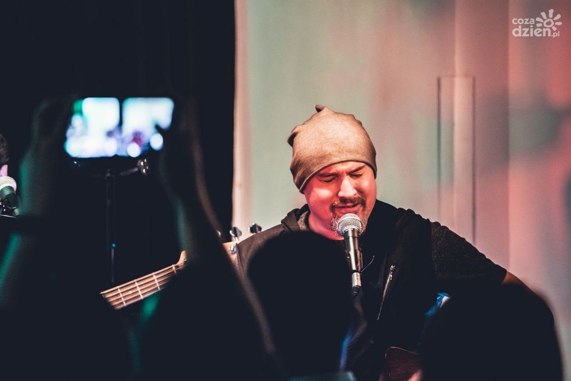 Znakomity klimatyczny koncert Macieja Balcara w radomskiej Łaźni