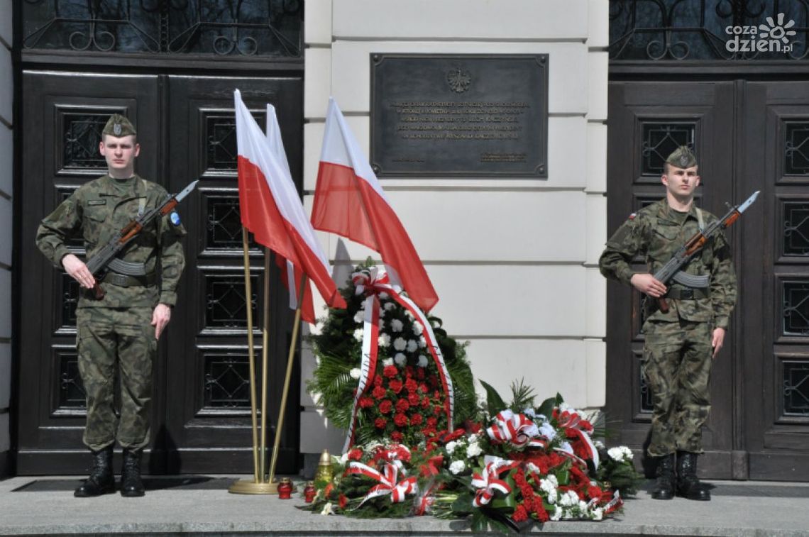 Znamy program obchodów rocznicy katastrofy smoleńskiej Znamy program obchodów rocznicy katastrofy smoleńskiej