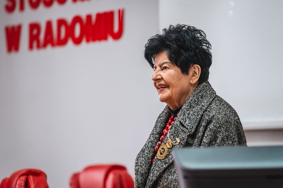 Znana polityczka dała wykład w Radomiu. Jej symbolem są... czerwone korale Joanna Senyszyn w Radomiu