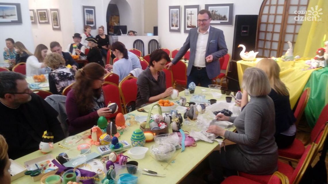 Znani radomianie malowali pisanki Znani radomianie malowali pisanki