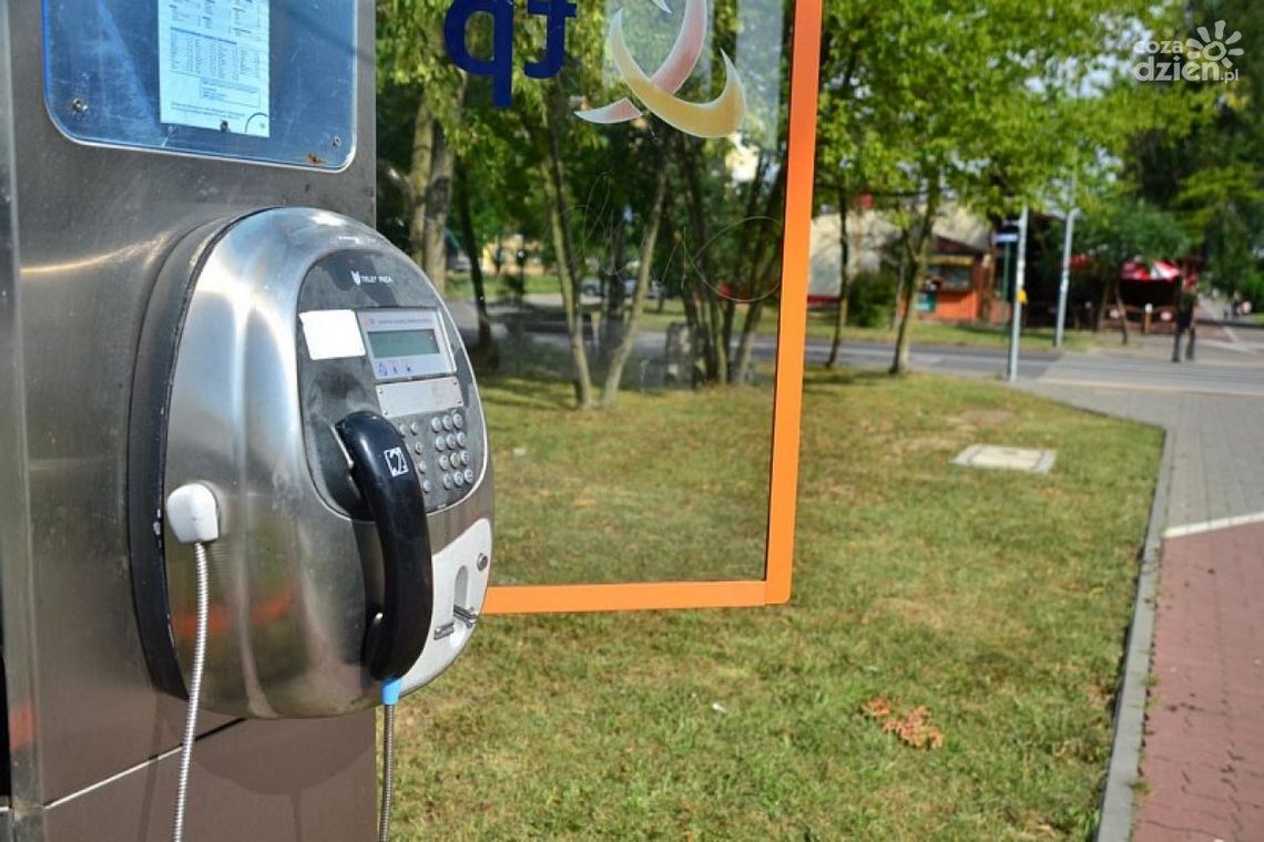 Znikają budki telefoniczne