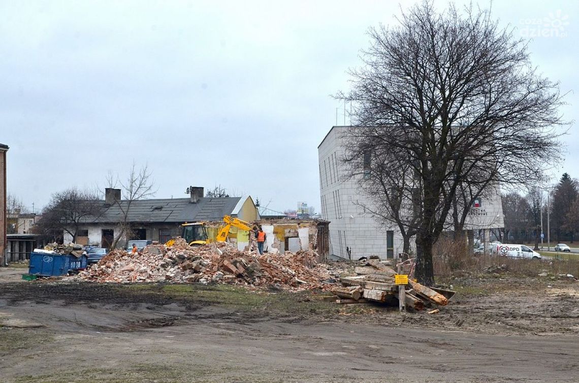 Znikają pozostałości po koszarach przy ul. Wernera