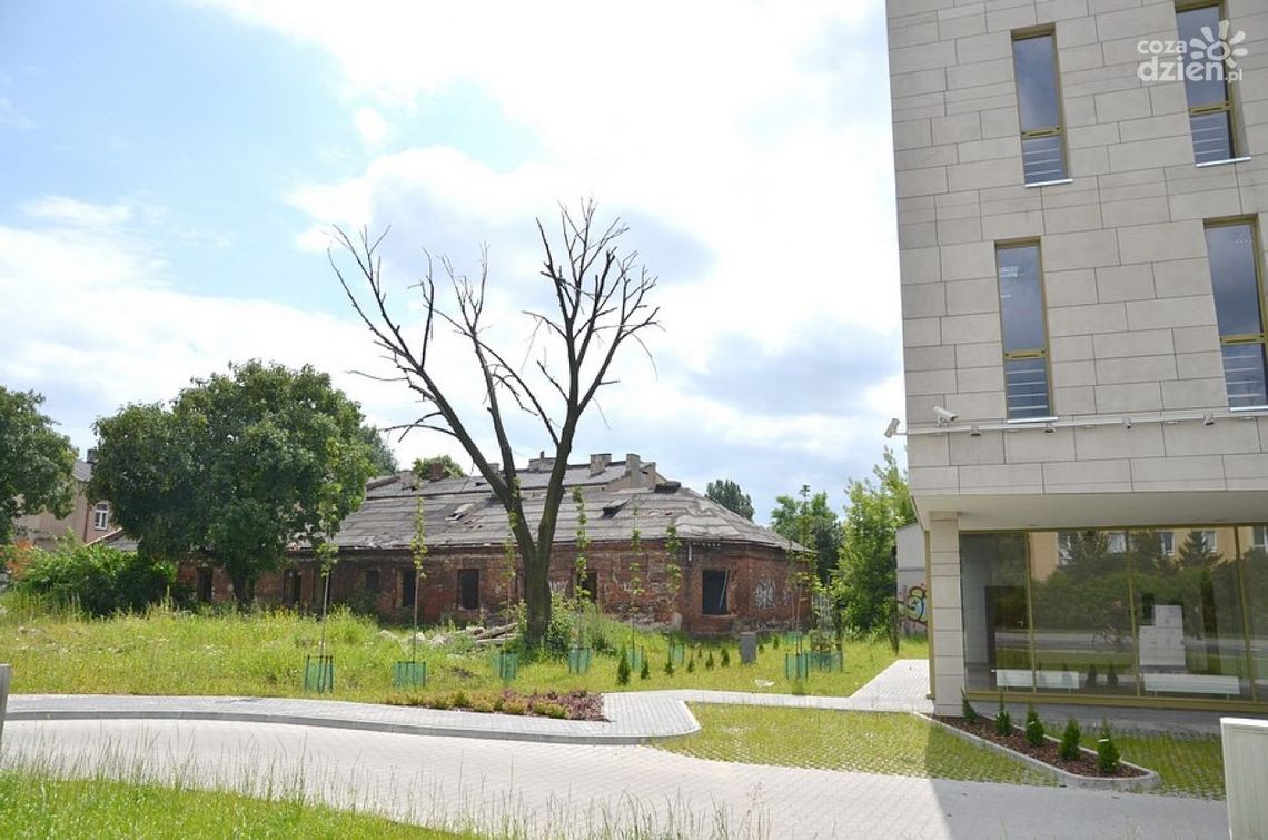 Zniknie rudera obok nowego Archiwum Państwowego?