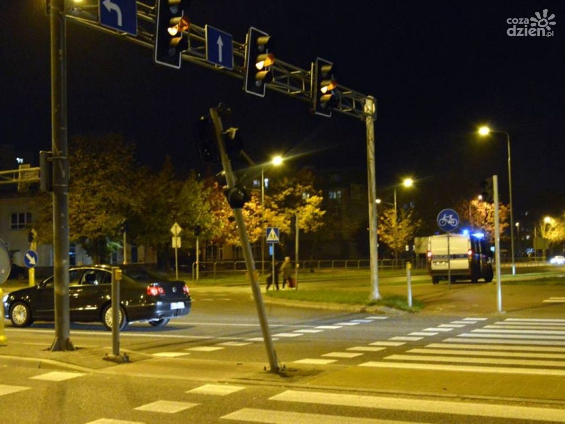 Zniszczona sygnalizacja świetlna