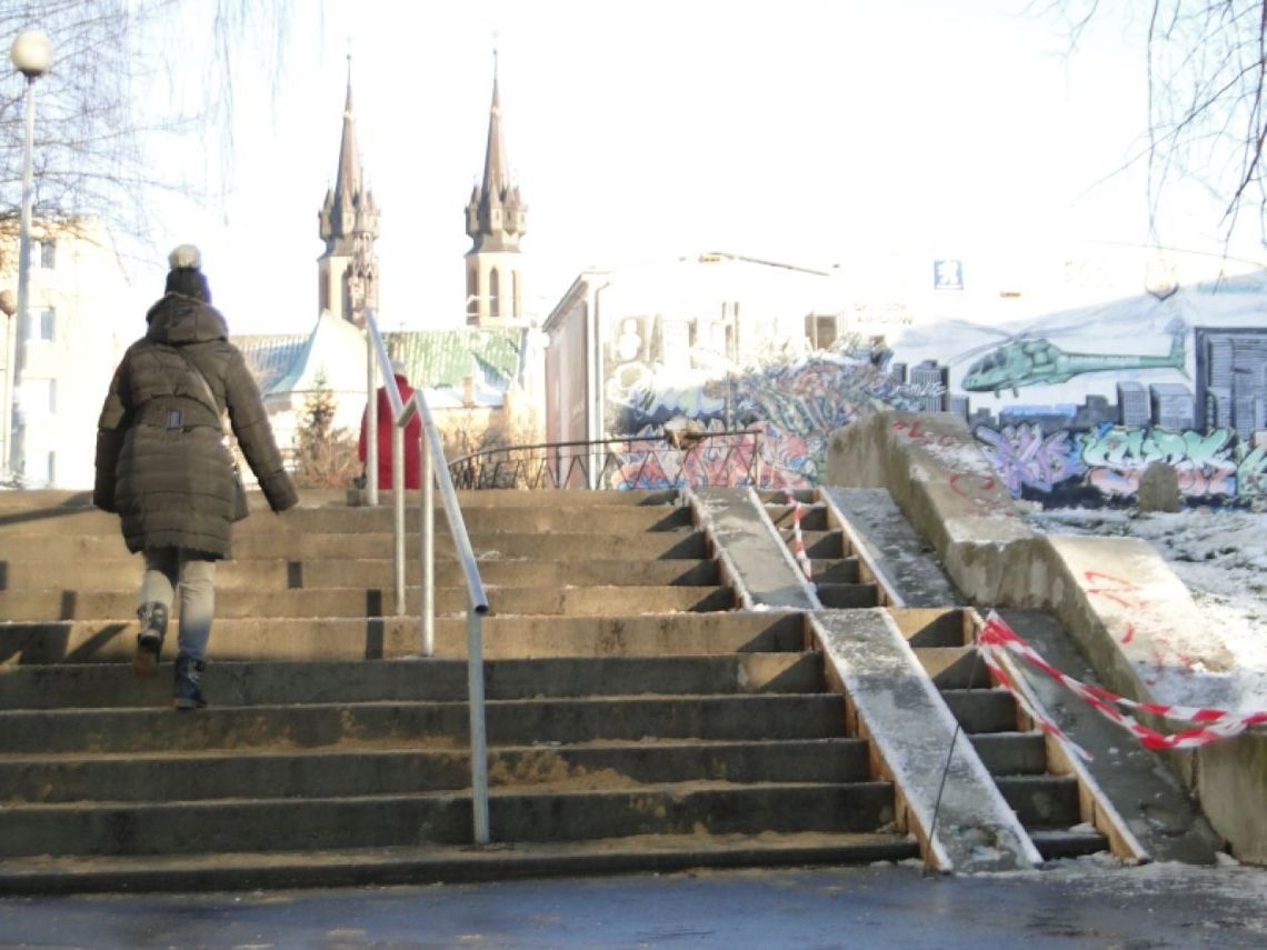 Zniszczono nowy podjazd dla wózków