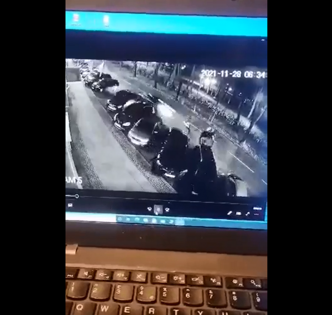 Zniszczył kilkanaście aut [Zapis z monitoringu]