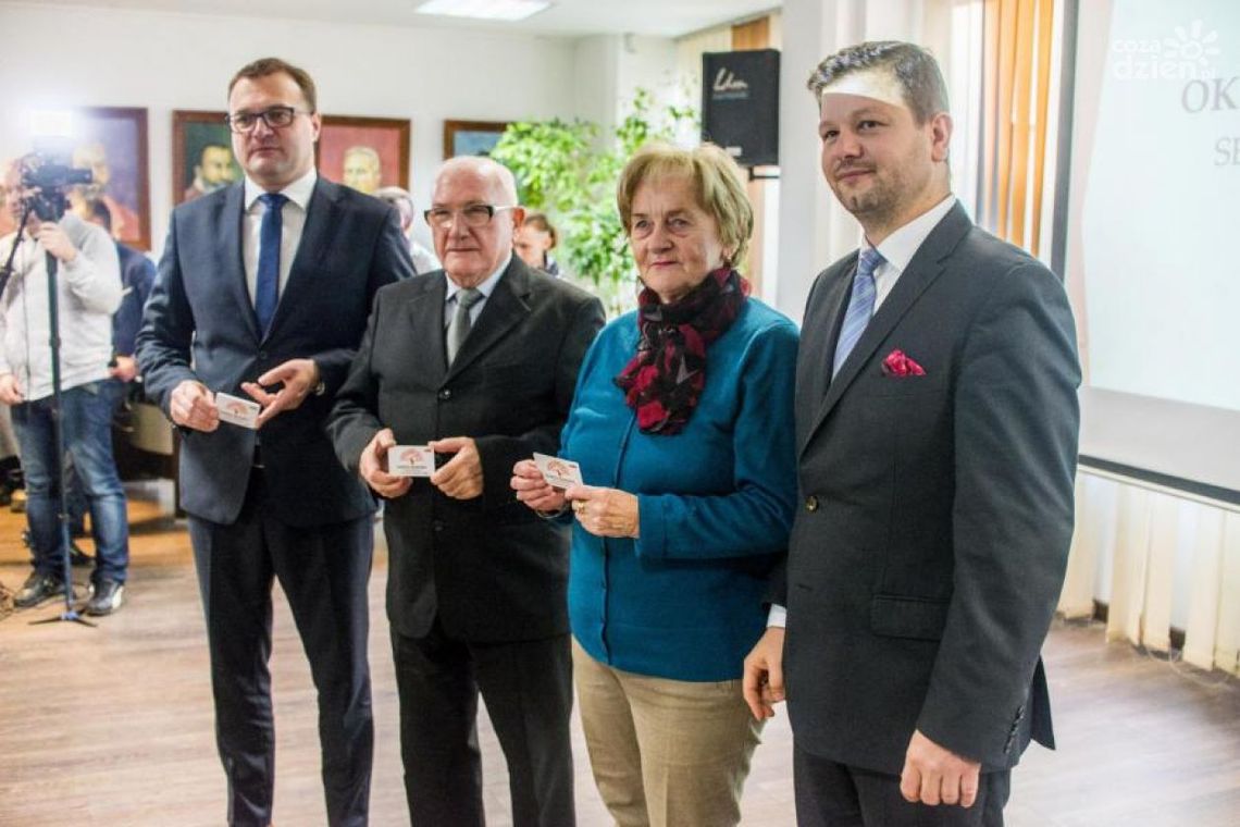 Zniżki dla seniorów, ale musisz mieć kartę
