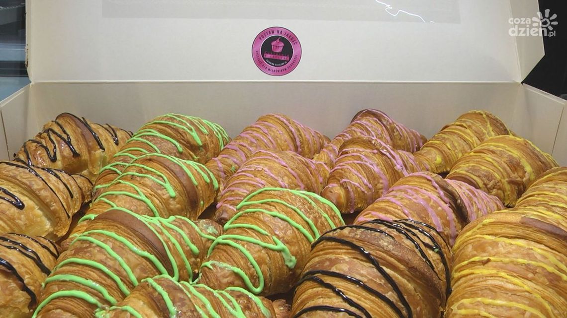 Zobacz, jak powstają prawdziwe croissanty