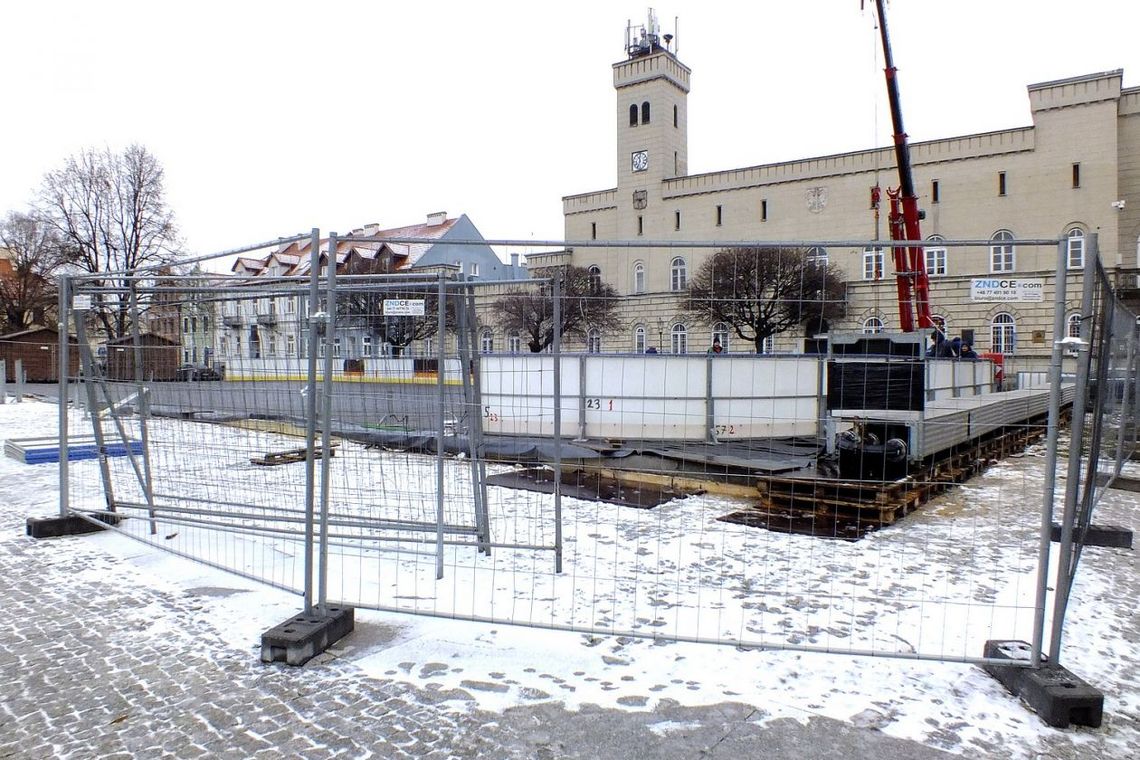 Zobaczcie, jak powstaje lodowisko