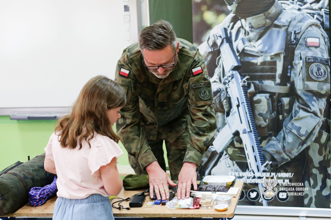 Żołnierze 6MBOT odwiedzają szkoły