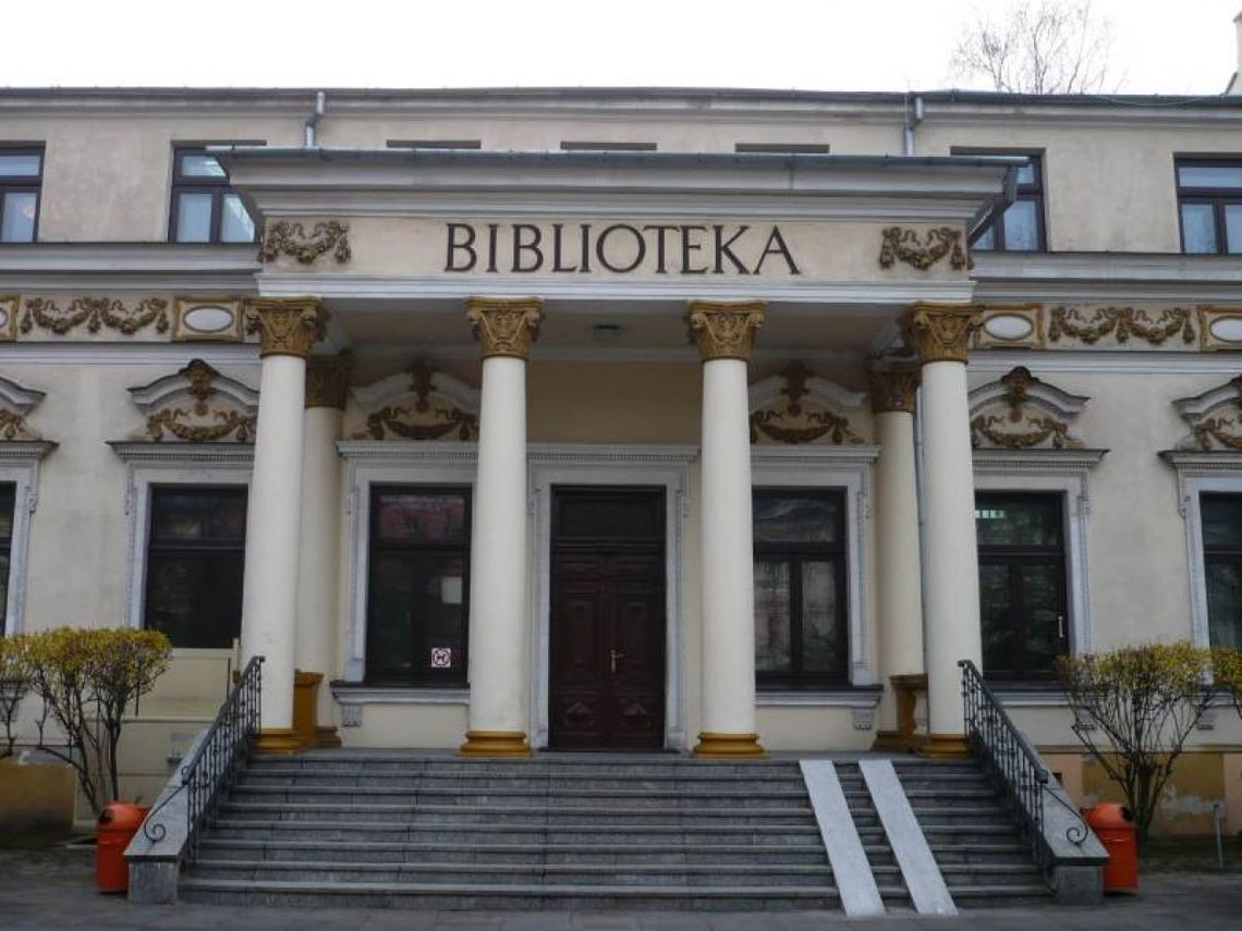 Żołnierze wyklęci i wystawy, czyli jesień w bibliotece.