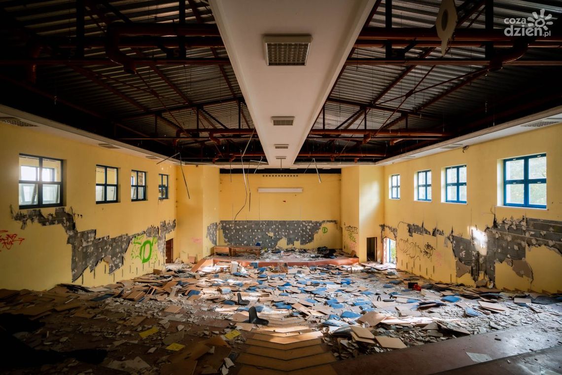 Została ruina i długi. Co z budynkiem WSB? 