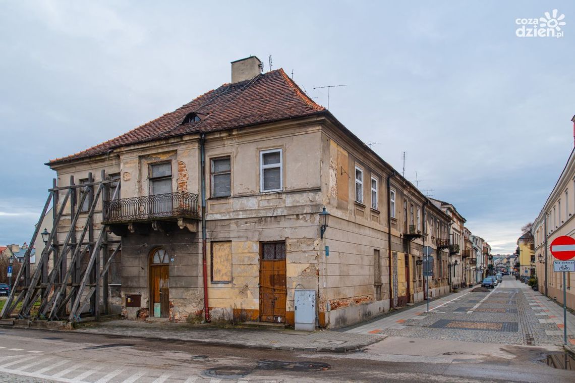 Zrujnowane kamienice dla Muzeum im. Jacka Malczewskiego