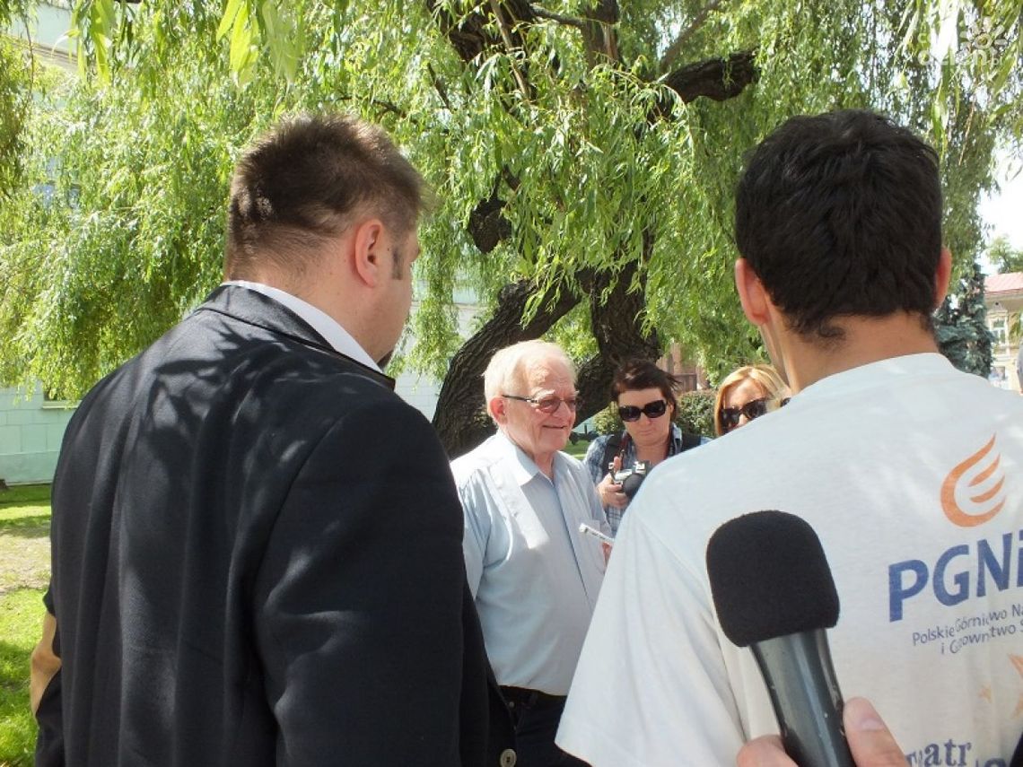 ZUK znowu daje zarobić swoim? Ekonomia czy kumoterstwo?