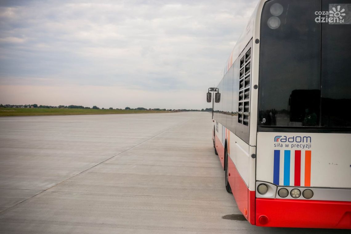 Zwiedzanie radomskiego lotniska (zdjęcia)