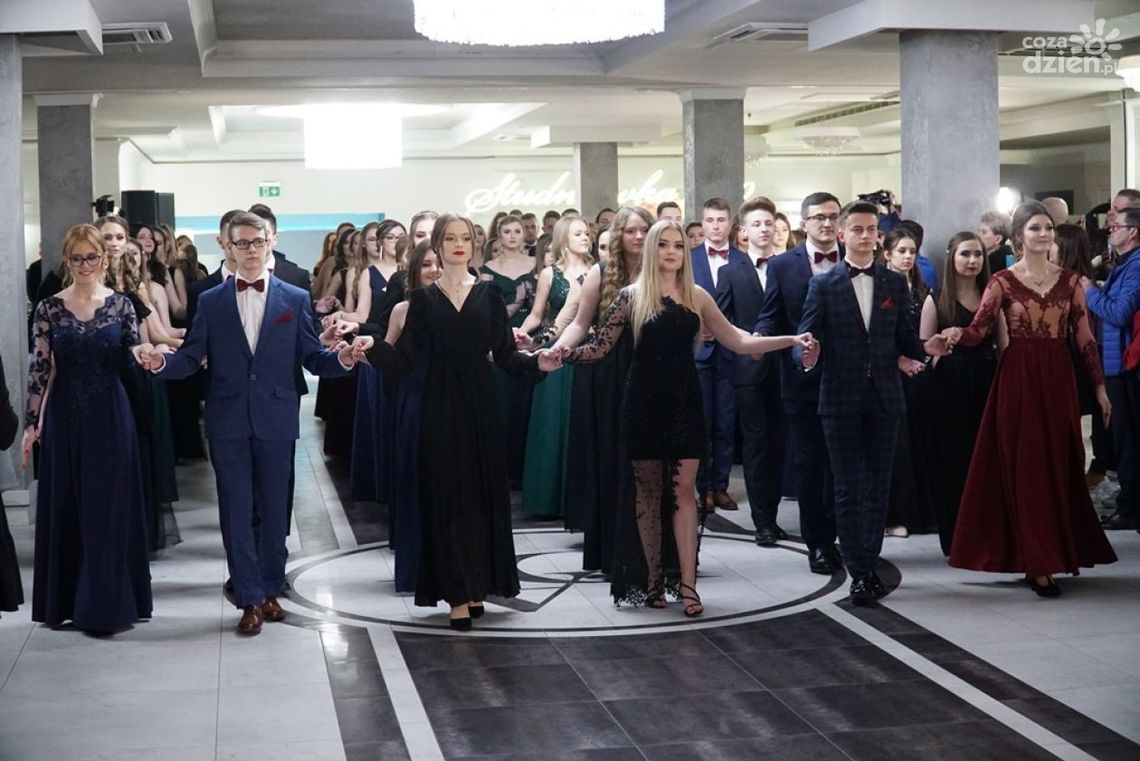 Zwoleń. Bal studniówkowy zwoleńskiego liceum
