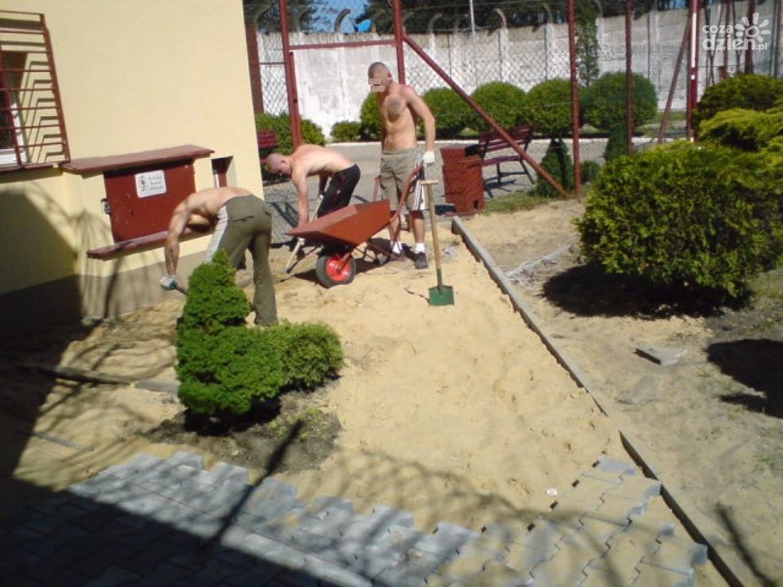 Życie i praca za kratami