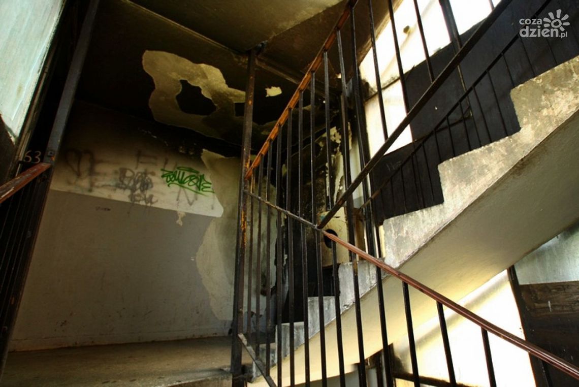 Żyją jak w slumsach, ale płacić muszą słono! REPORTAŻ Żyją jak w slumsach, ale płacić muszą słono! REPORTAŻ