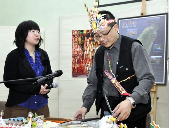 Prezentacja prac i umiejętności Hsin-fu Hunga w "plastyku" (fot. Szymon Wykrota)