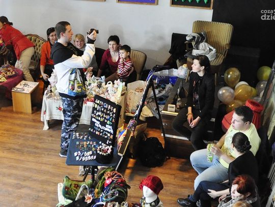 Kiermasz rękodzieła radomskich twórców w Czytelni Kawy Kiermasz rękodzieła radomskich twórców w Czytelni Kawy