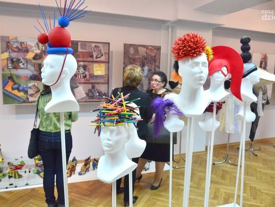 "Ubiór obiektem kreacji" - wystawa prac studyjnych i dyplomowych studentów Wydziału Materiałoznawstwa Technologii i Wzornictwa Politechniki Radomskiej w Łaźni