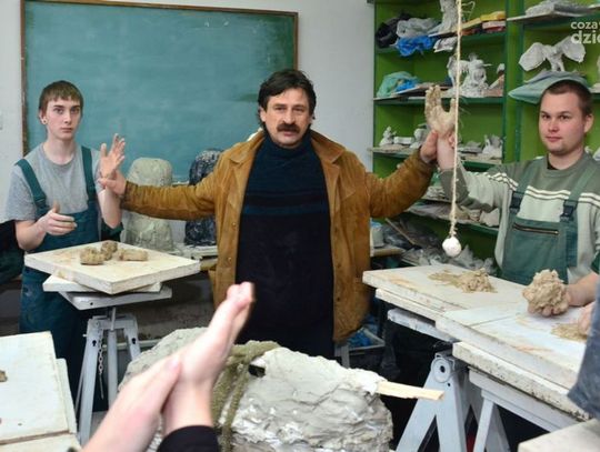 Warsztaty rzeźbiarskie w radomskim plastyku dla młodzieży niemieckiej w ramach projektu "Leonardo da Vinci"