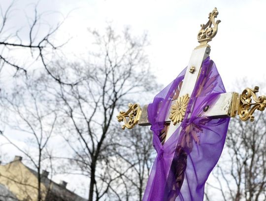 Ciało biskupa Edwarda Materskiego przewiezione do Katedry