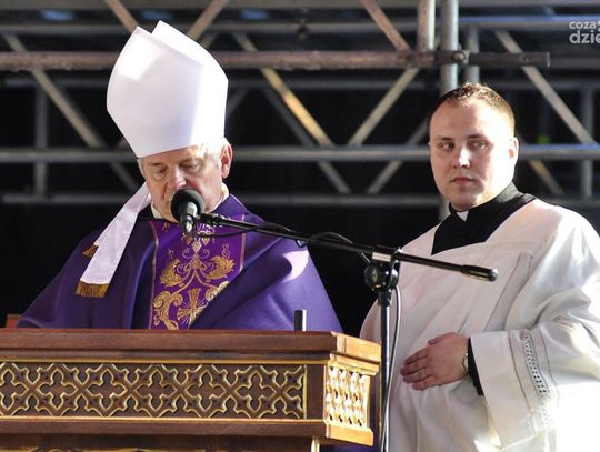Uroczystości pogrzebowe biskupa Edwarda Materskiego - msza w Katedrze