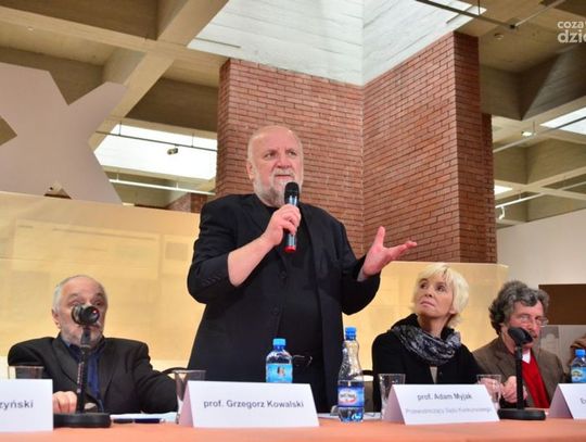 Rozstrzygnięcie międzynarodowego konkursu na projekt pomnika upamiętniającego ofiary katastrofy smoleńskiej