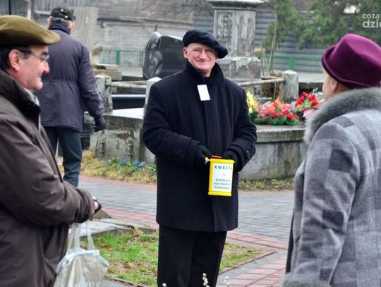 Wielkanocna kwesta na cmentarzu rzymskokatolickim przy ul. Limanowskiego