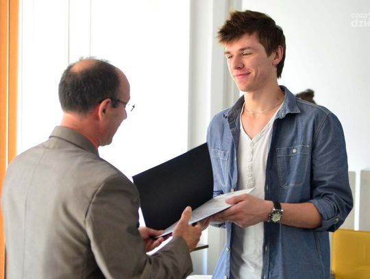 Juniorzy Czarnych i młodzi koszykarze odebrali dyplomy od prezydenta Radomia