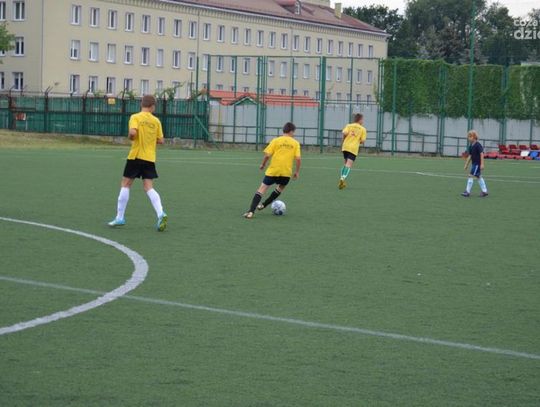 Z Podwórka Na Stadion: Młodzik-Gołębiów I