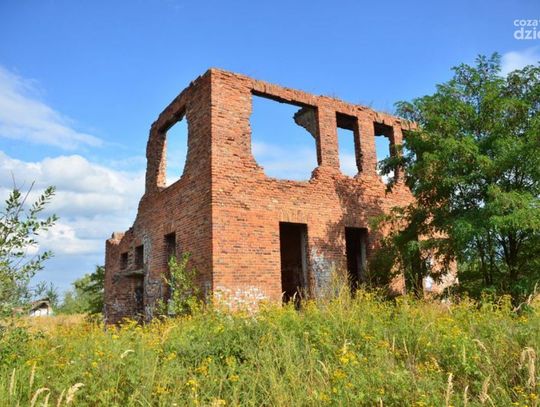 Ruiny poniemieckiej parowozowni Ruiny poniemieckiej parowozowni