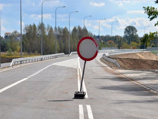 Prace wykończeniowe na ulicy Mieszka I