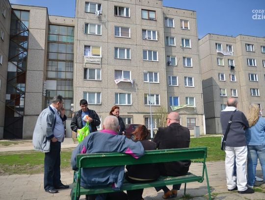 Protest mieszkańców bloku przy Mieszka I nr15