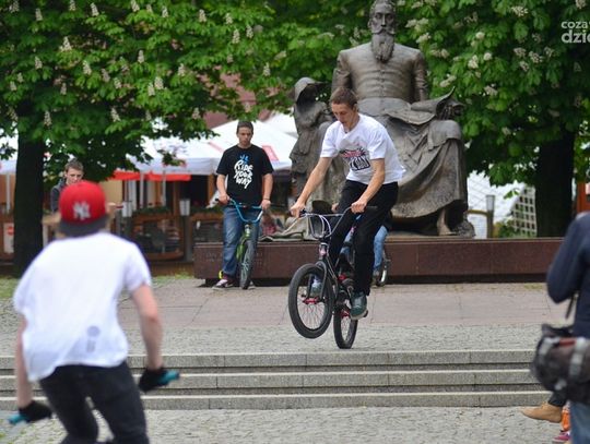 Performance "Ruszasz się, podziel się!"