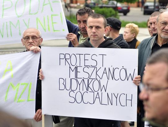 Protest mieszkańców bloku przy ul. Mieszka I 15 Protest mieszkańców bloku przy ul. Mieszka I 15