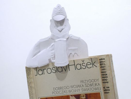 "Rzeźby z papieru książkami inspirowane" - Izabelli Mosańskiej, MBP Radom