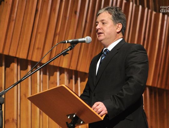 Uroczysta sesja rady miejskiej - Stanisław Banaszkiewicz honorowym obywatelem Radomia