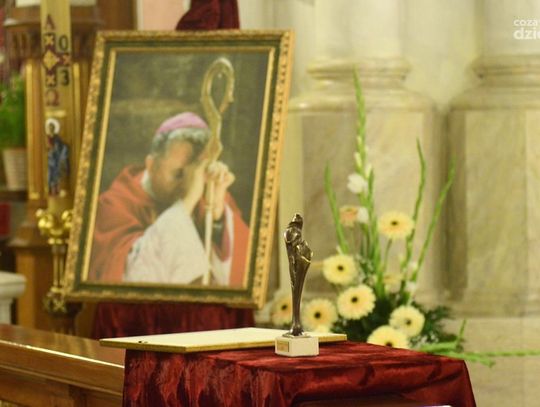 Viventi Caritate - nagroda Funduszu im. bp. Jana Chrapka Viventi Caritate - nagroda Funduszu im. bp. Jana Chrapka