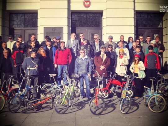 Wyścig składaków z epoki PRL-u