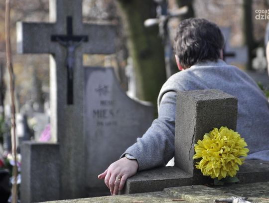 Dzień Wszystkich Świętych na cmentarzu przy ul. Limanowskiego Dzień Wszystkich Świętych na cmentarzu przy ul. Limanowskiego
