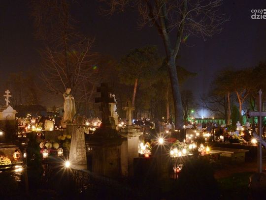 Radomskie cmentarze nocą Radomskie cmentarze nocą