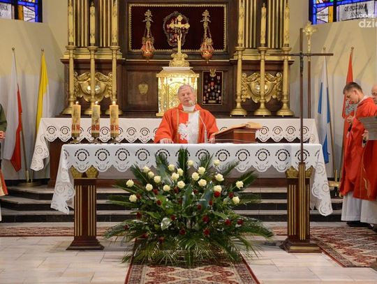 Przekazanie sztandaru i odsłonięcie tablicy Orląt Lwowskich Przekazanie sztandaru i odsłonięcie tablicy Orląt Lwowskich